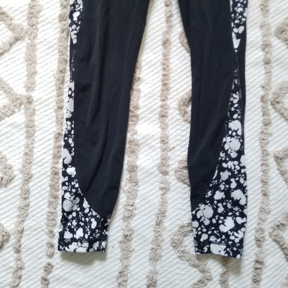 Athleta Black and White Marble Print High-Rise Leggings - Picture 5 of 14